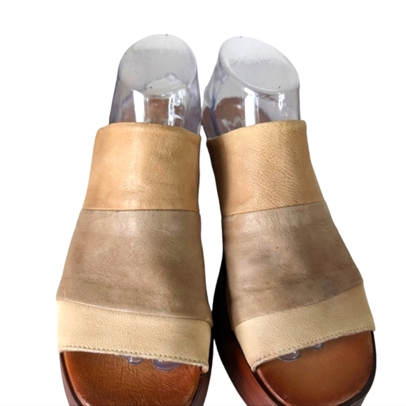 Miz Mooz Gianna Wedge Sandal in Sand. Size 40/(9-9.5) - Picture 6 of 11